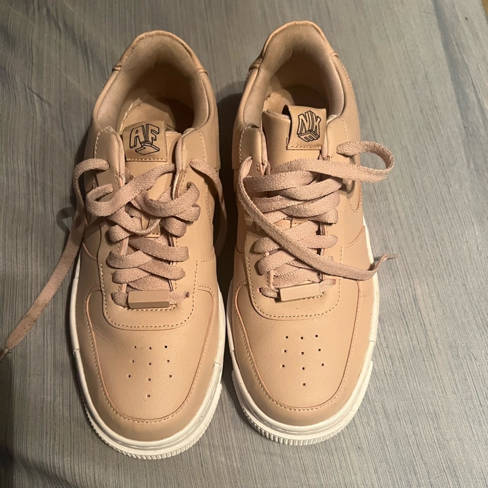 Women’s Nike Air Force 1 Low Pixel (8.5)